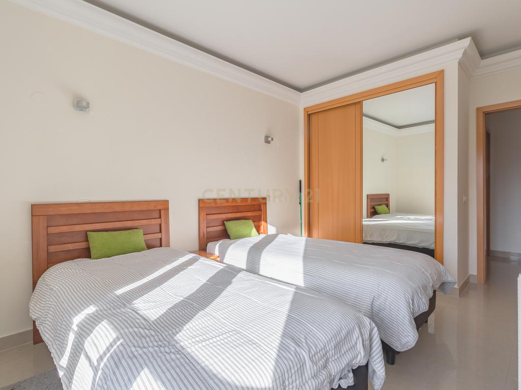 Apartamento T2 Moderno com garagem, piscina e ginásio em Lagos - Image 15
