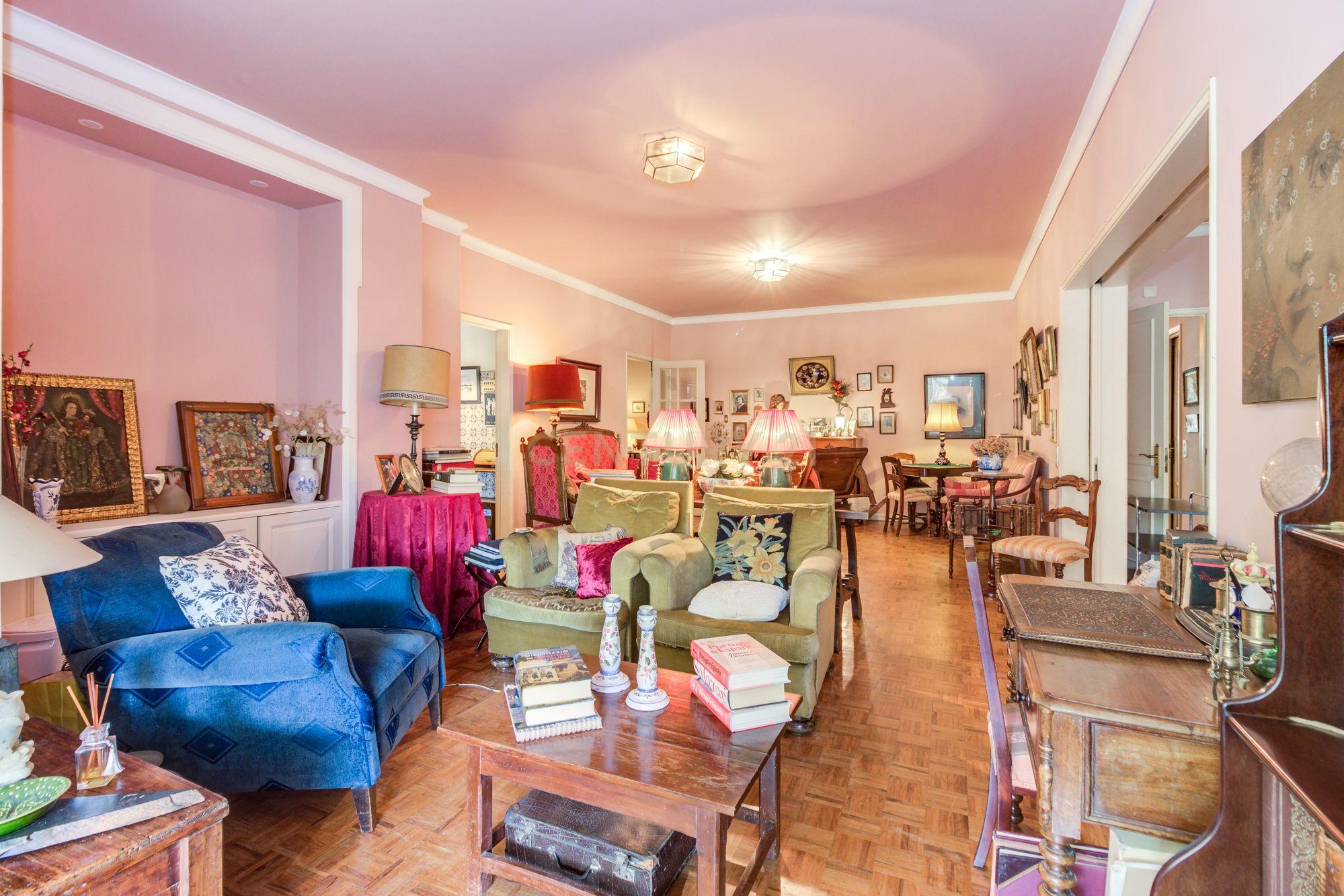 Apartamento T5 para Venda em S. Domingos de Benfica - Image 7