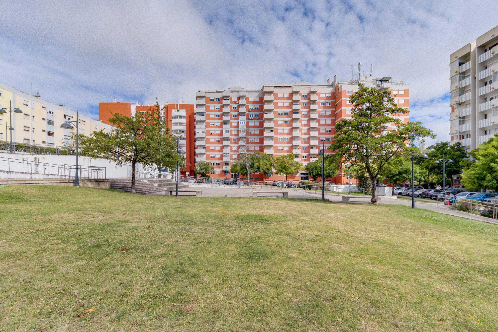 Apartamento T5 para Venda em S. Domingos de Benfica - Image 26