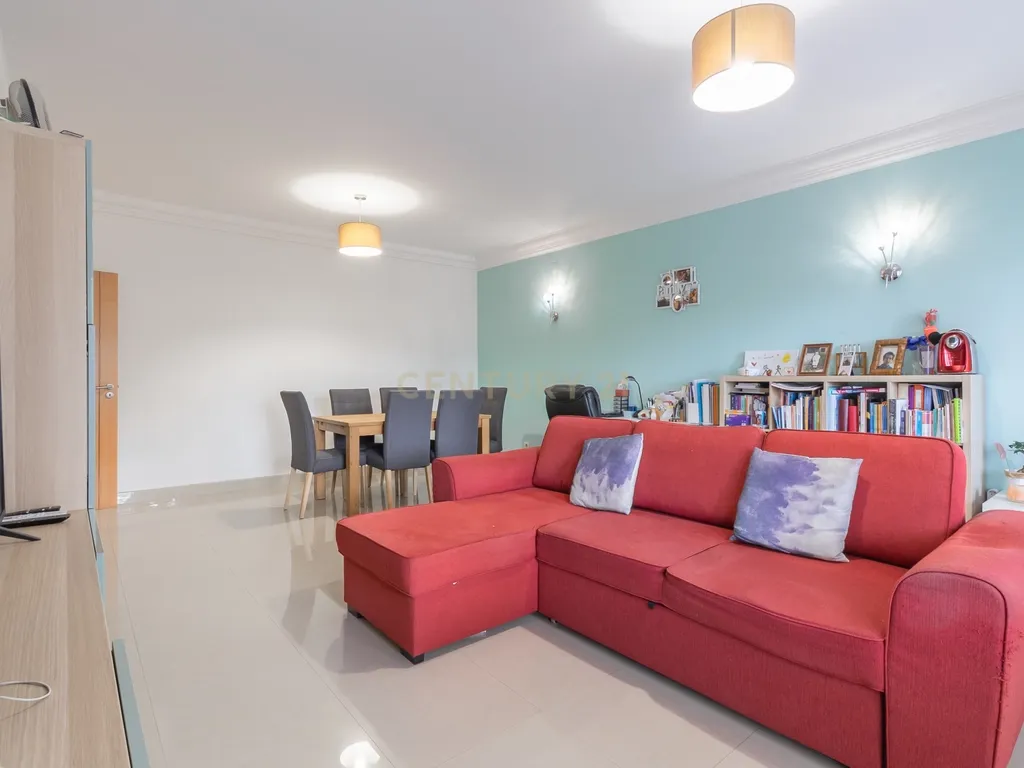 Apartamento T2 Moderno com garagem, piscina e ginásio em Lagos - Image 2
