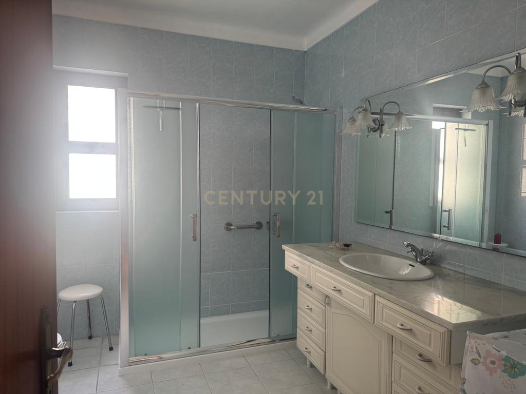 Apartamento de 4 assoalhadas para arrendamento nas Amoreiras/Bairro do Liceu! - Image 18