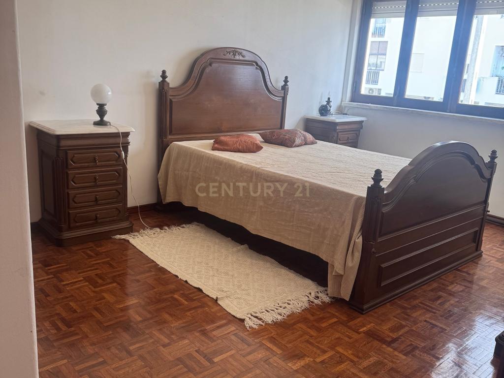 Apartamento de 4 assoalhadas para arrendamento nas Amoreiras/Bairro do Liceu! - Image 23