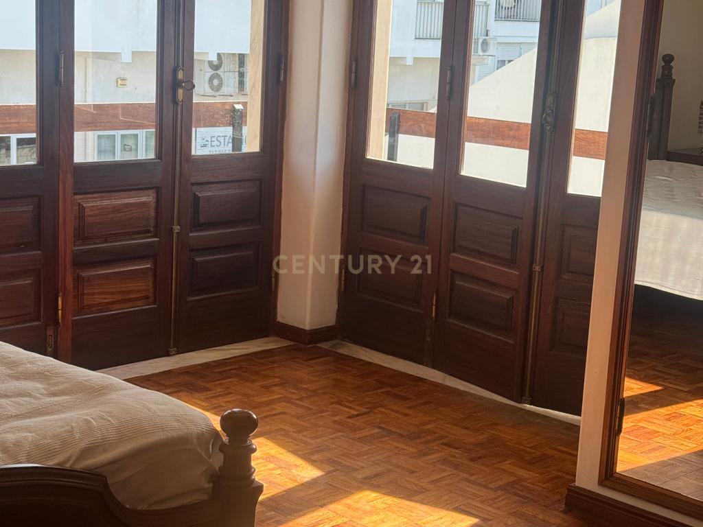 Apartamento de 4 assoalhadas para arrendamento nas Amoreiras/Bairro do Liceu! - Image 26