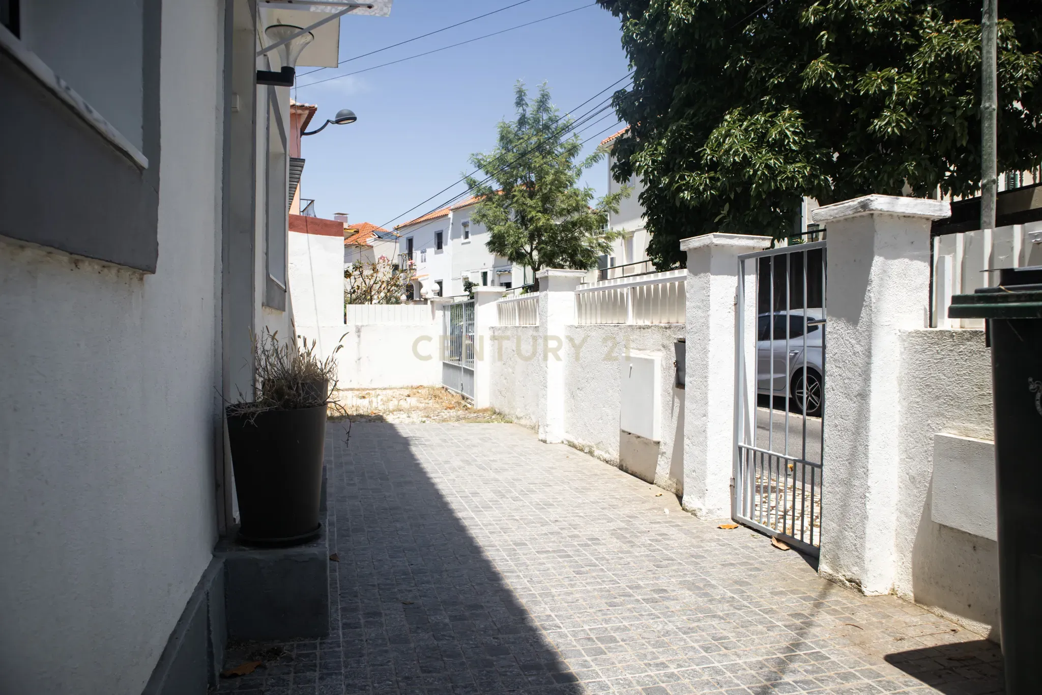 Moradia T3+1 na Ajuda com Potencial Incrível e Localização Privilegiada - Image 20