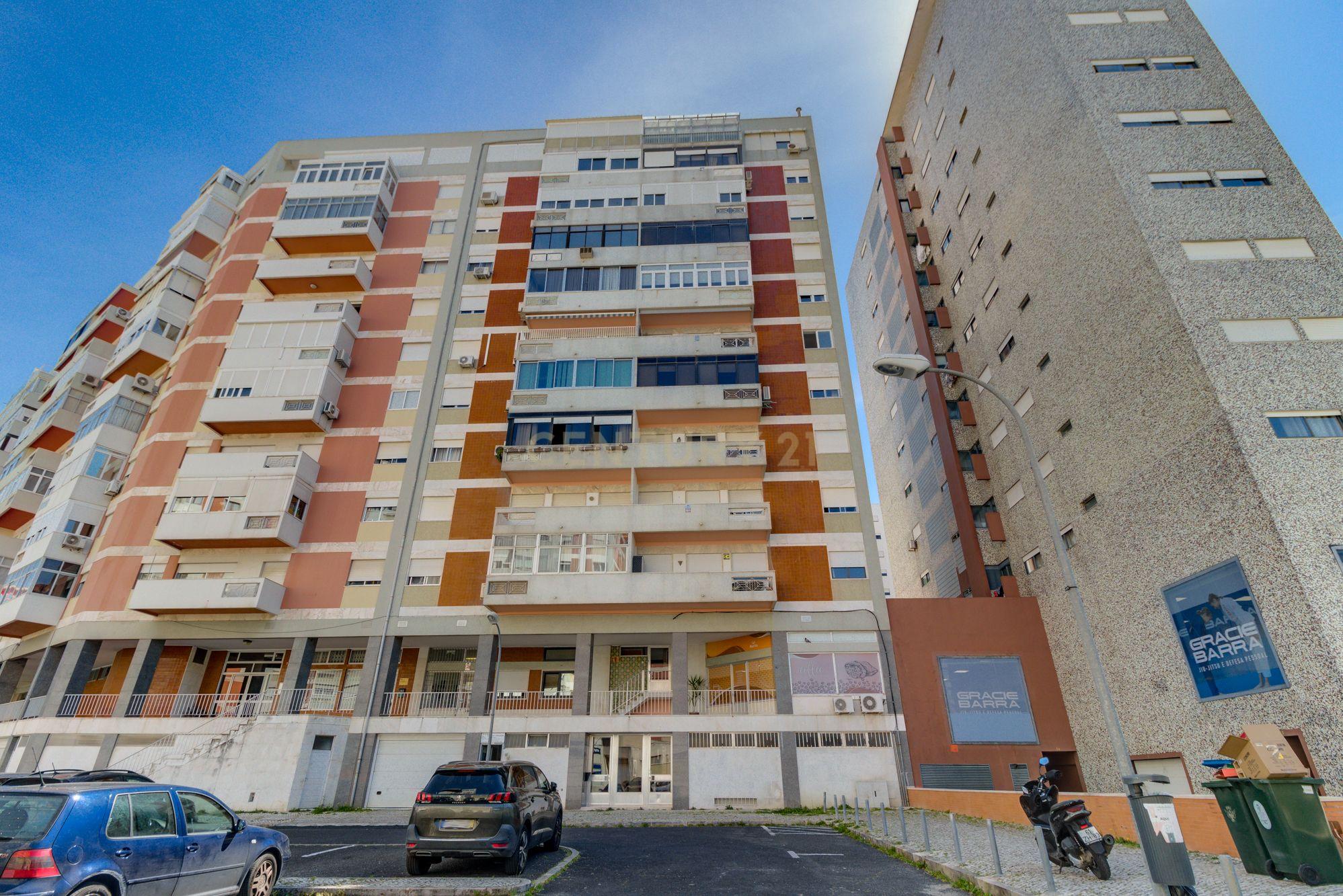 T3, situado numa das áreas mais cobiçadas de Lisboa, - Image 25