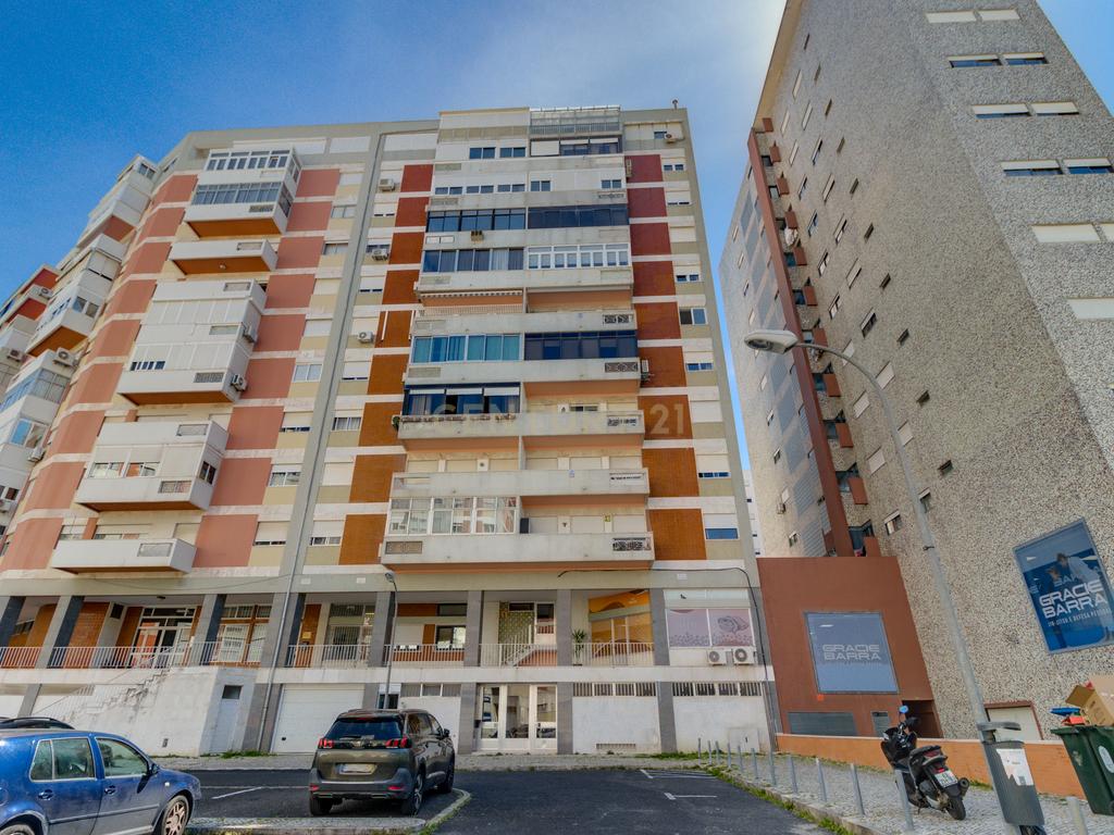 T3, situado numa das áreas mais cobiçadas de Lisboa, - Image 25