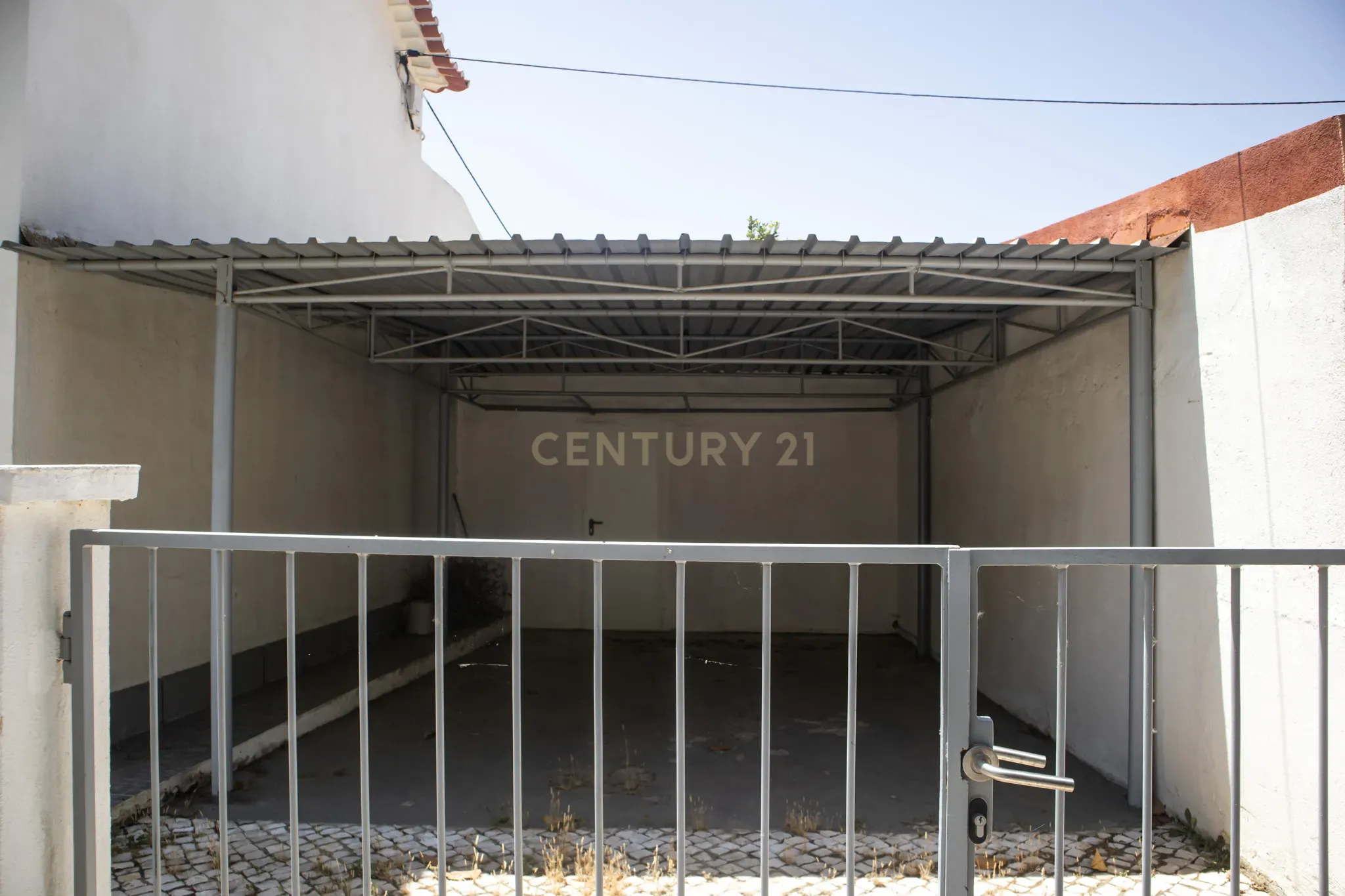 Moradia T3+1 na Ajuda com Potencial Incrível e Localização Privilegiada - Image 22
