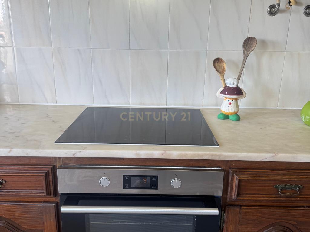 Apartamento de 4 assoalhadas para arrendamento nas Amoreiras/Bairro do Liceu! - Image 12