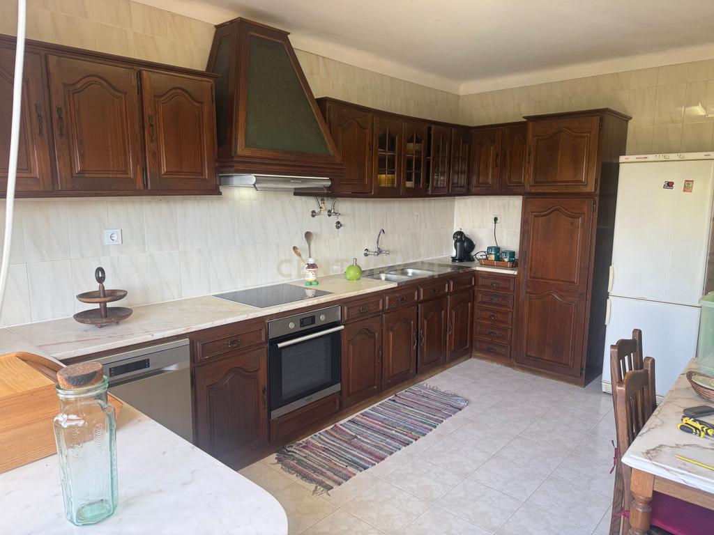Apartamento de 4 assoalhadas para arrendamento nas Amoreiras/Bairro do Liceu! - Image 9