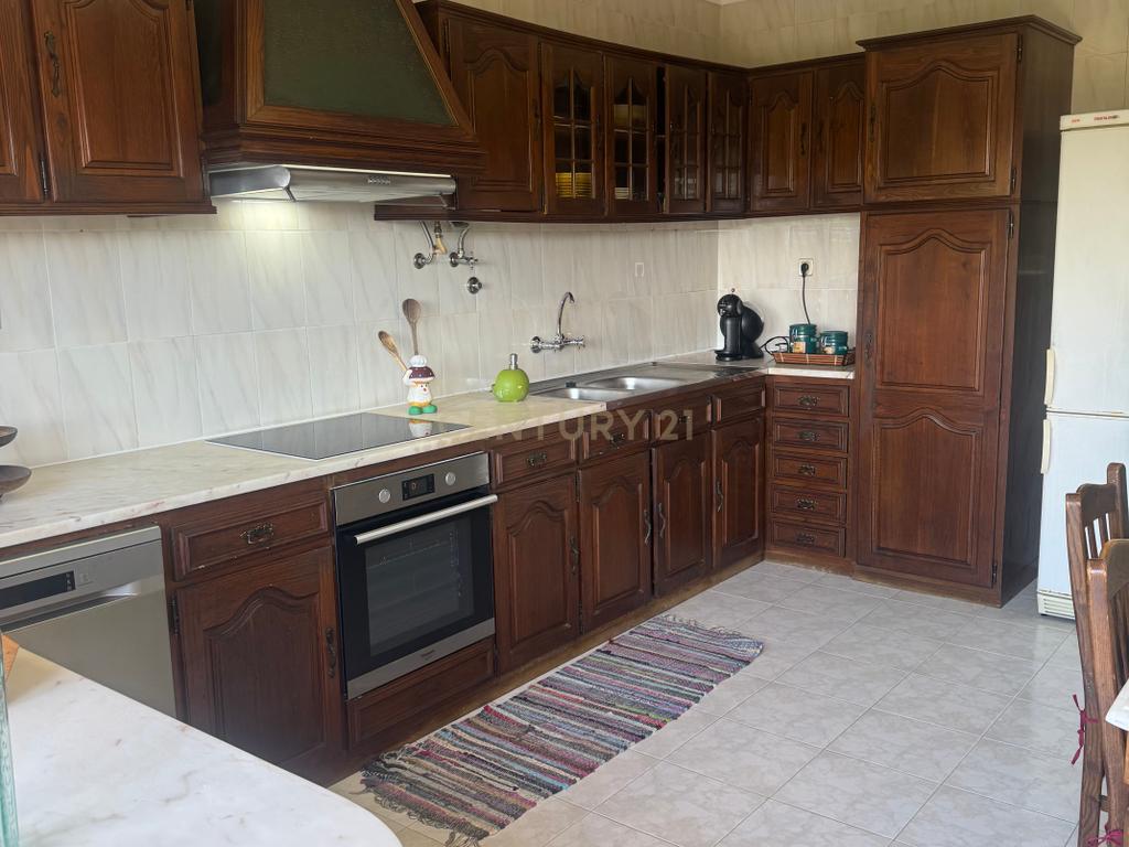 Apartamento de 4 assoalhadas para arrendamento nas Amoreiras/Bairro do Liceu! - Image 13