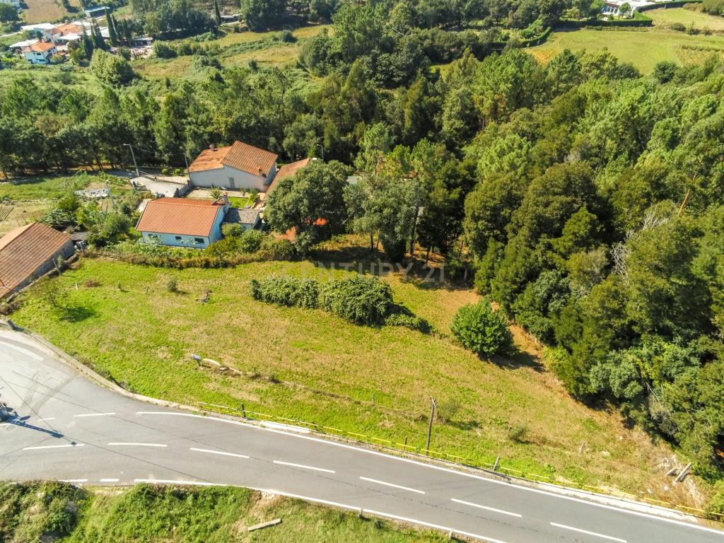 Terreno para construção de moradia em Oliveira, Barcelos - Image 1