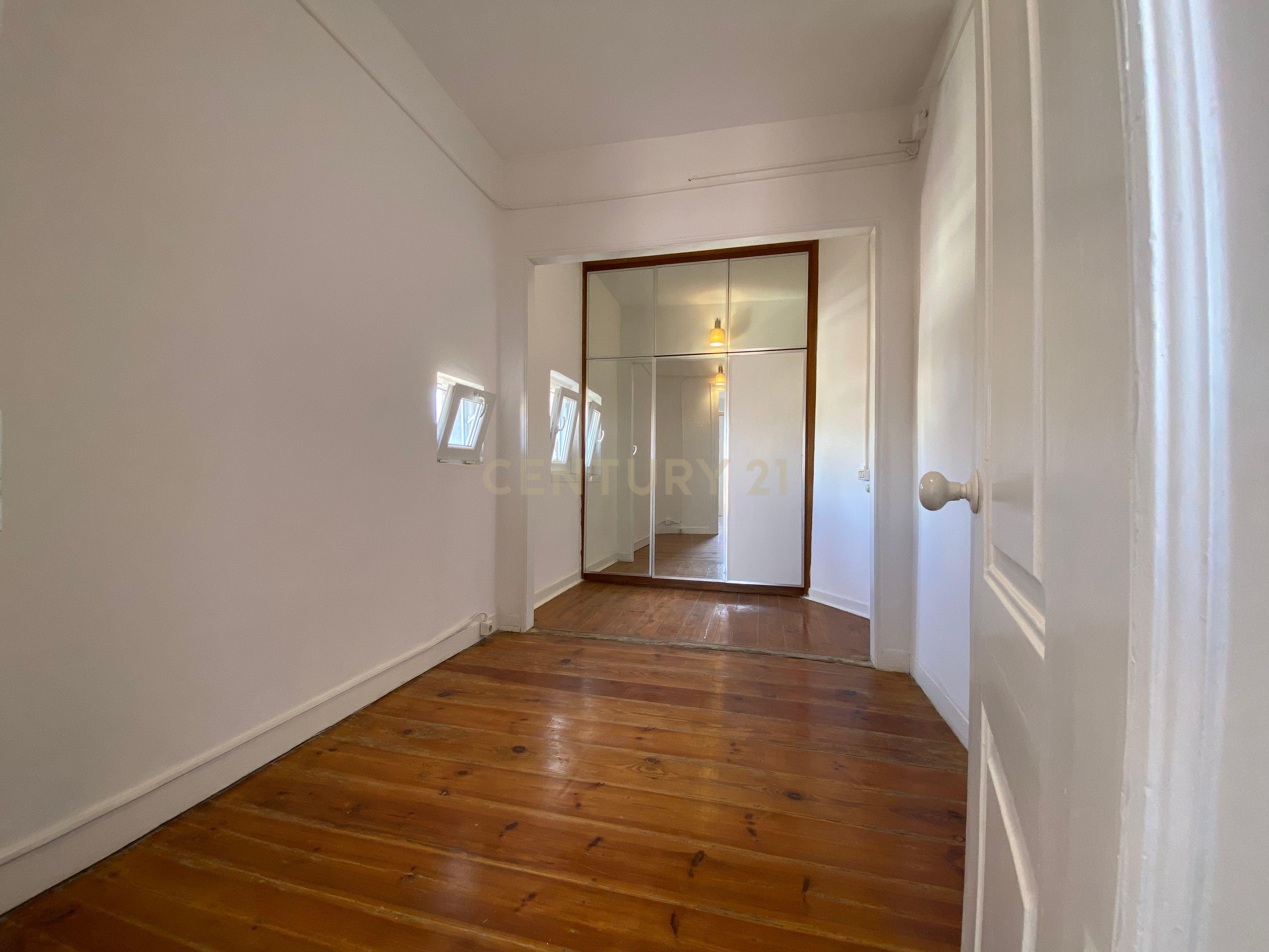 Apartamento T1 - Rua da Atalaia - Bairro Alto - Image 8