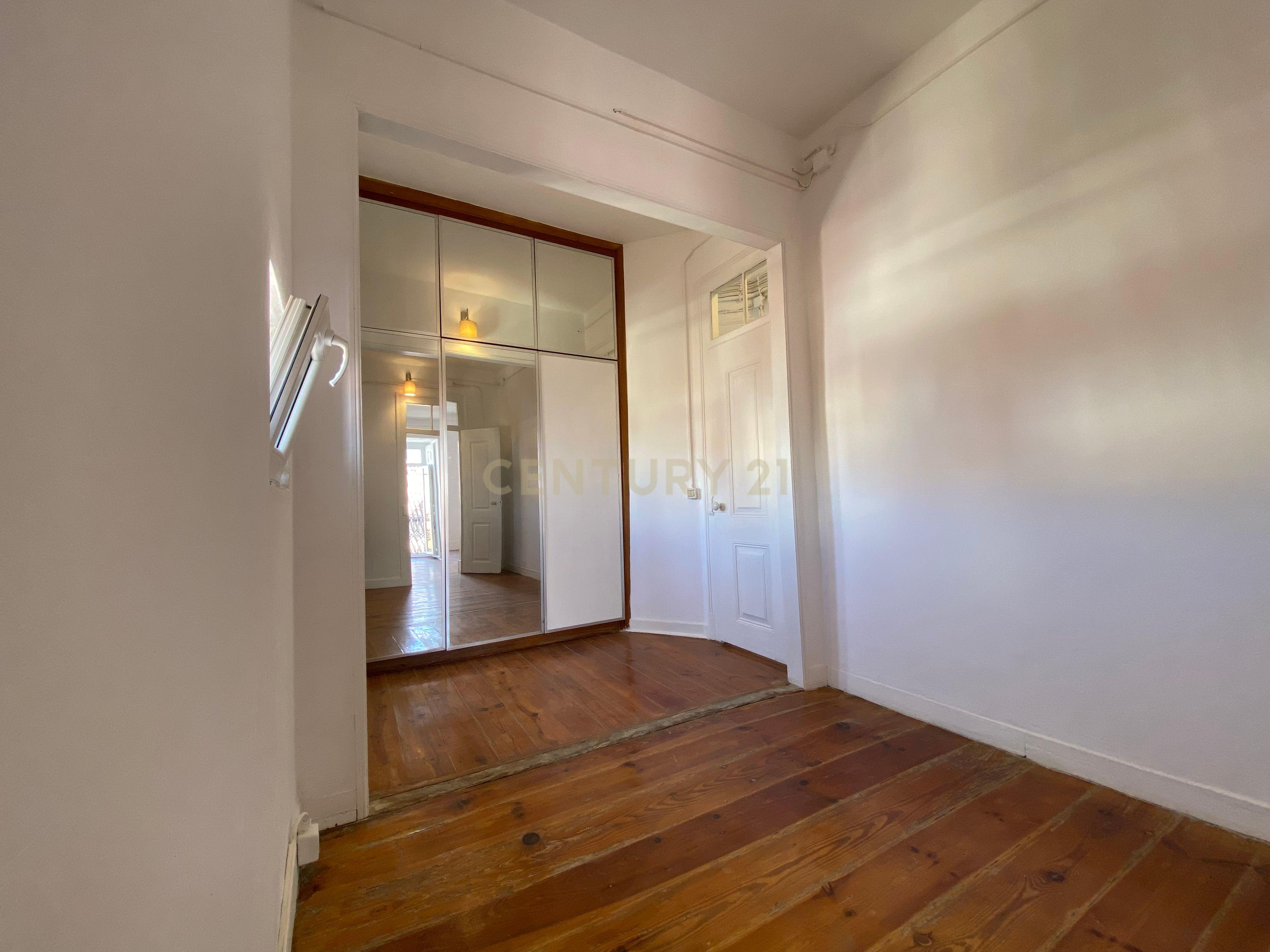 Apartamento T1 - Rua da Atalaia - Bairro Alto - Image 16