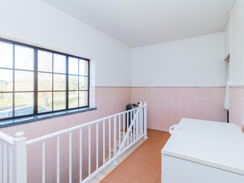 Moradia T5 em Évora de Alcobaça - Image 36