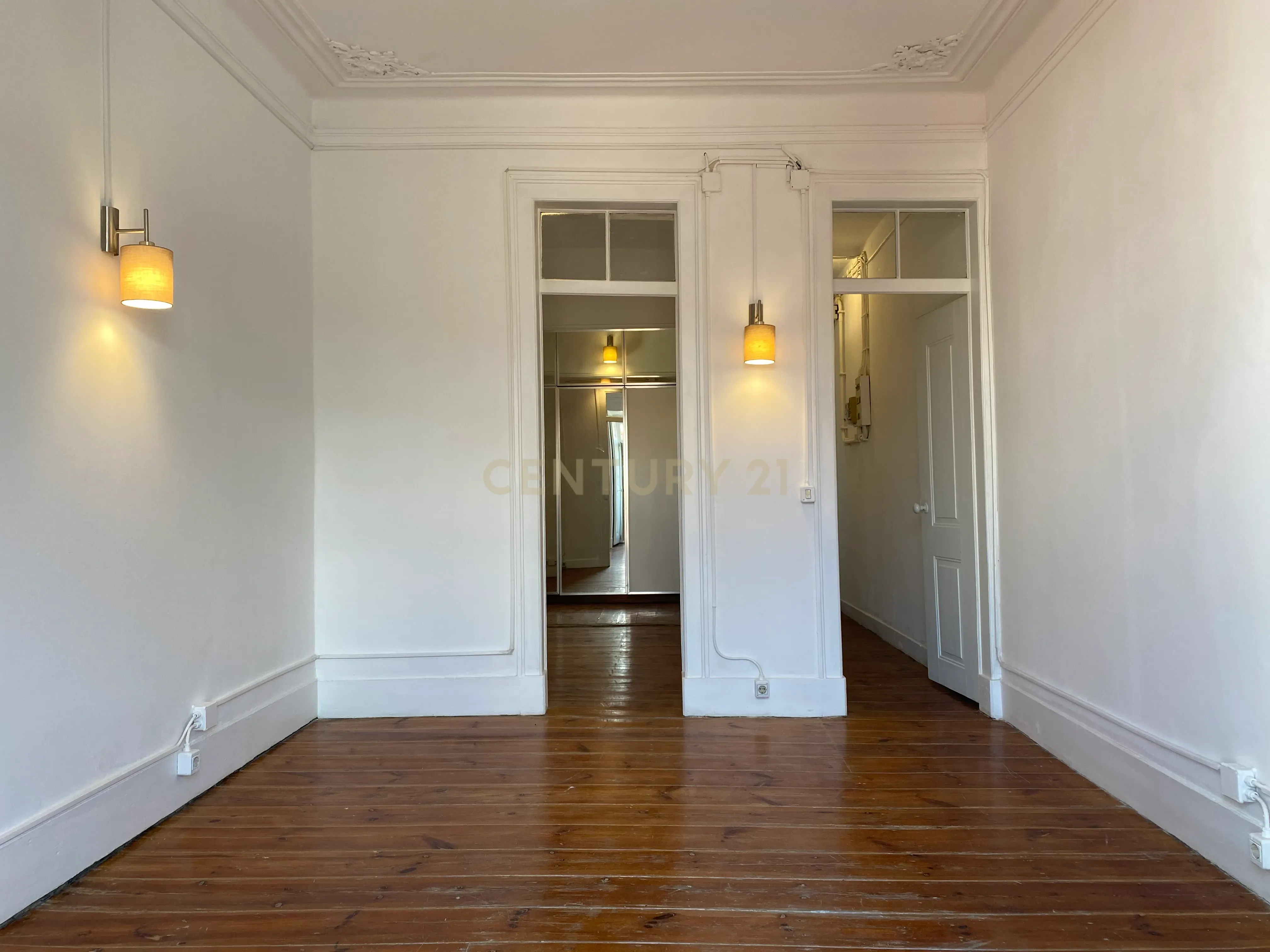 Apartamento T1 - Rua da Atalaia - Bairro Alto - Image 1