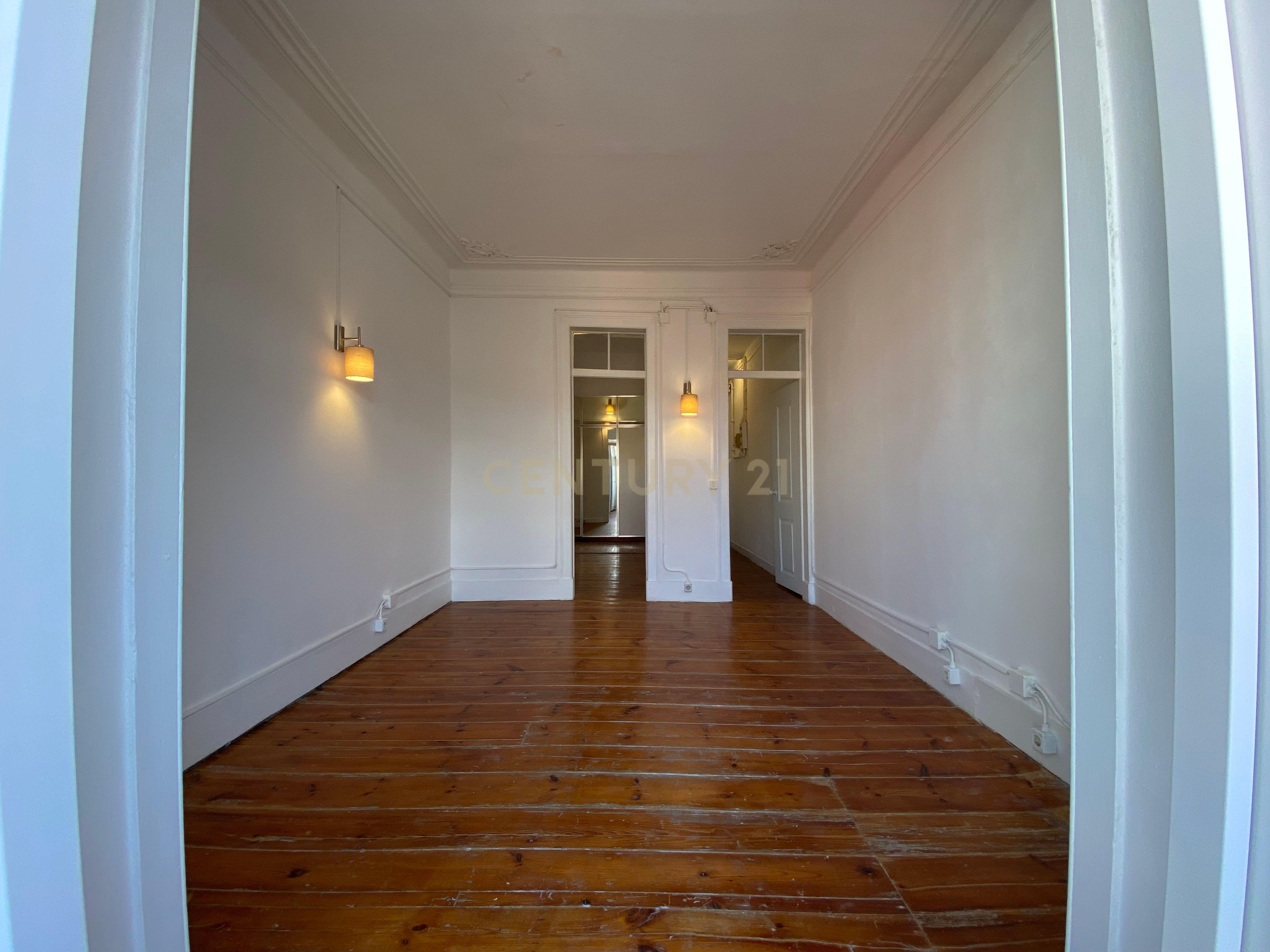 Apartamento T1 - Rua da Atalaia - Bairro Alto - Image 9