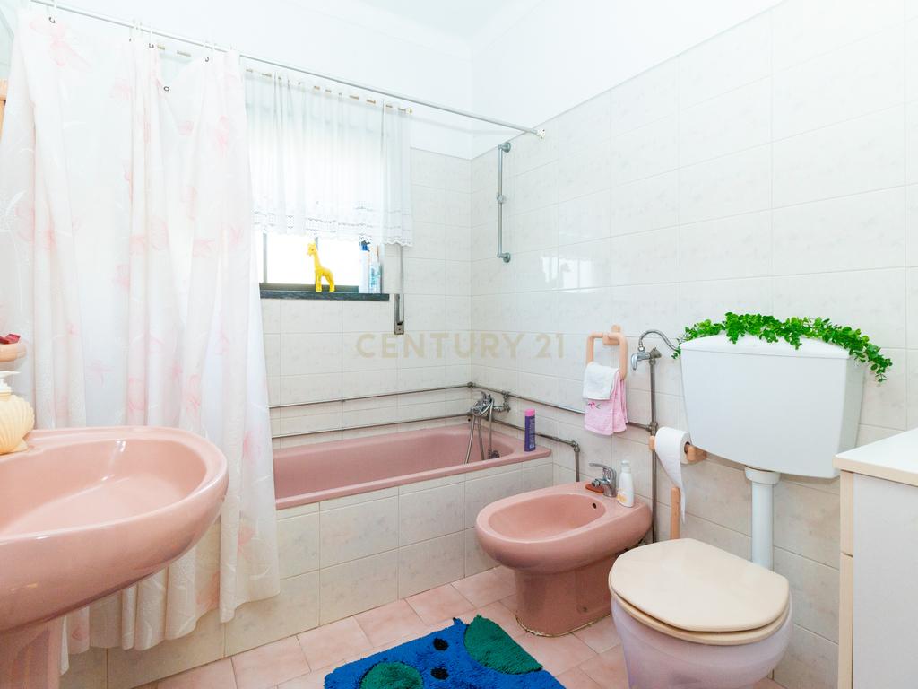 Moradia T5 em Évora de Alcobaça - Image 30