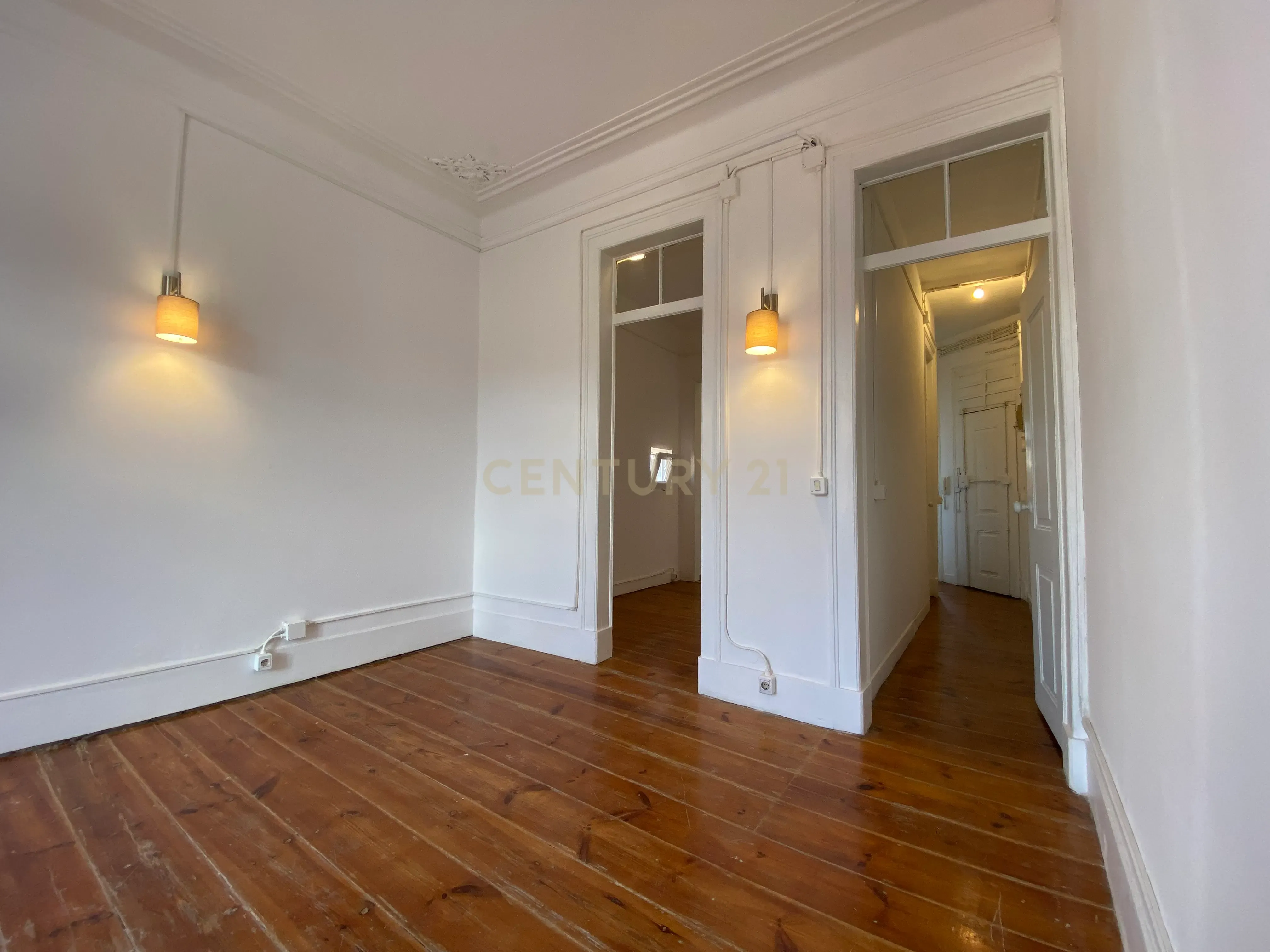 Apartamento T1 - Rua da Atalaia - Bairro Alto - Image 11
