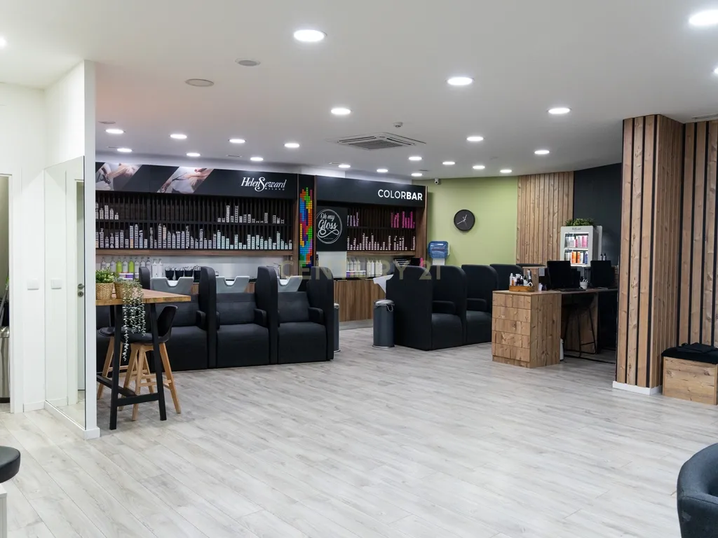 Venda de Loja Comercial na urbanização Colinas do Cruzeiro, Odivelas - Image 3