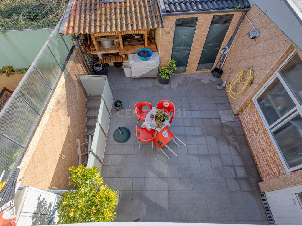 Moradia T4 Gemina com espaço exterior em Mafamude - Image 32