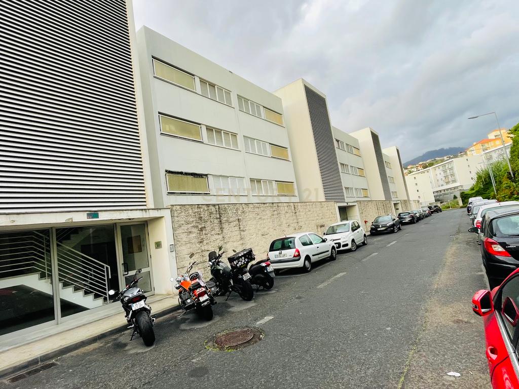 Apartamento T3 - Santo António - Image 2