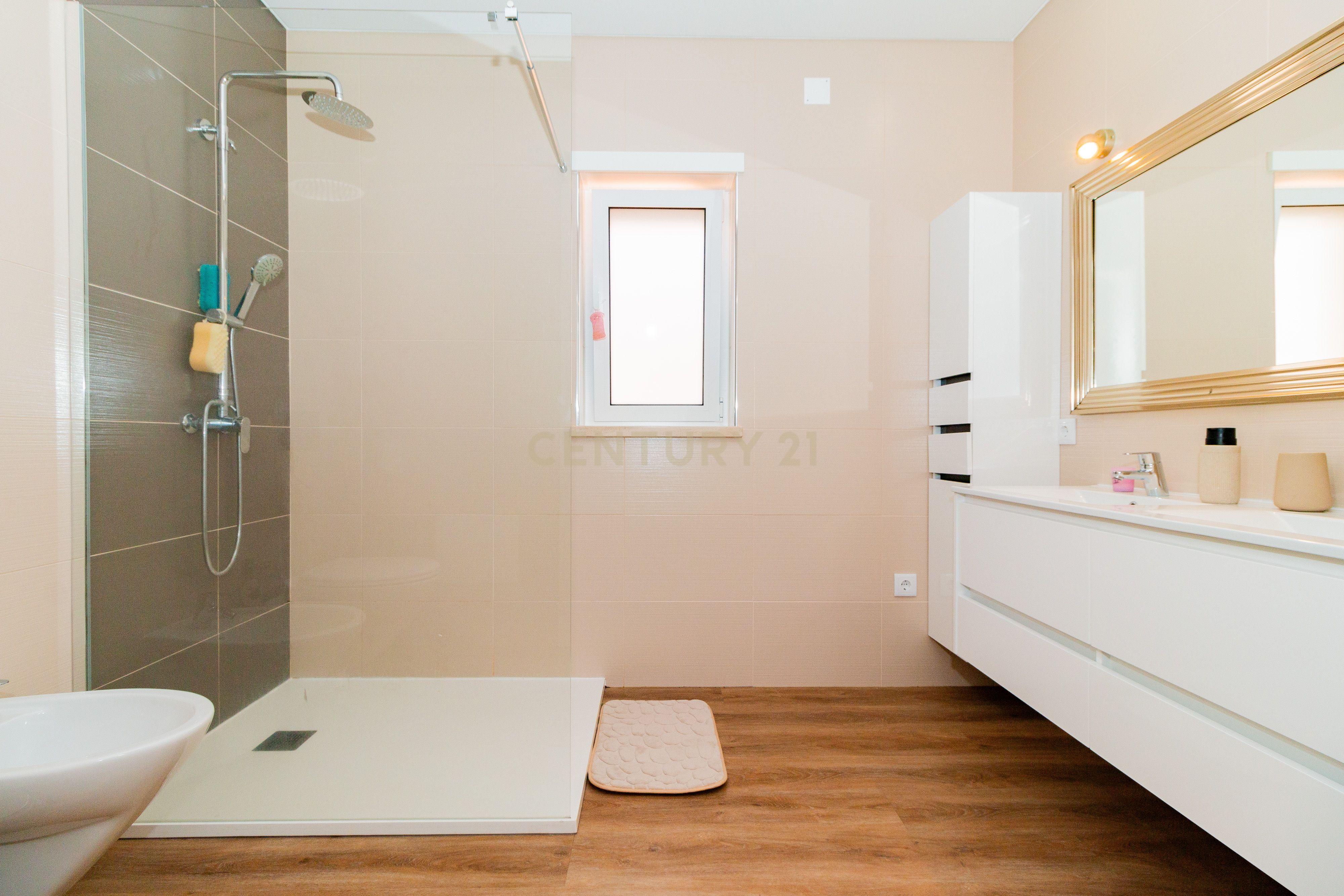 Moradia T4 Turquel - Image 13