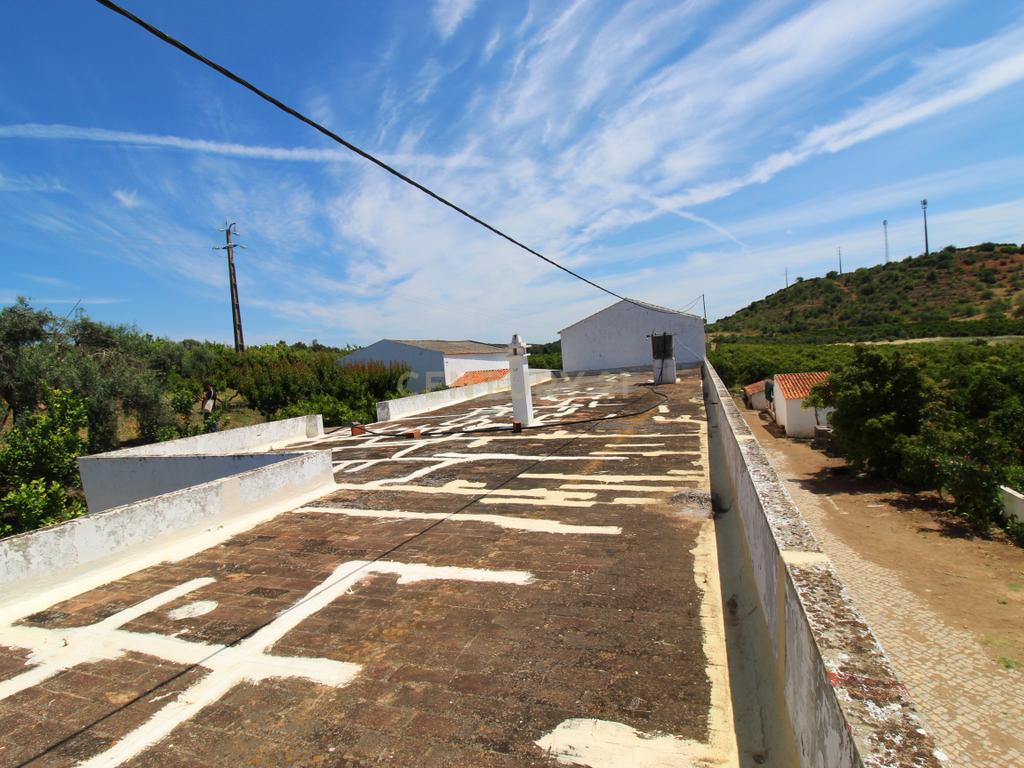 Tavira. Moradia com  implantação de 266 m2 e terreno de 14,5 ha,  em Almargem. - Image 9