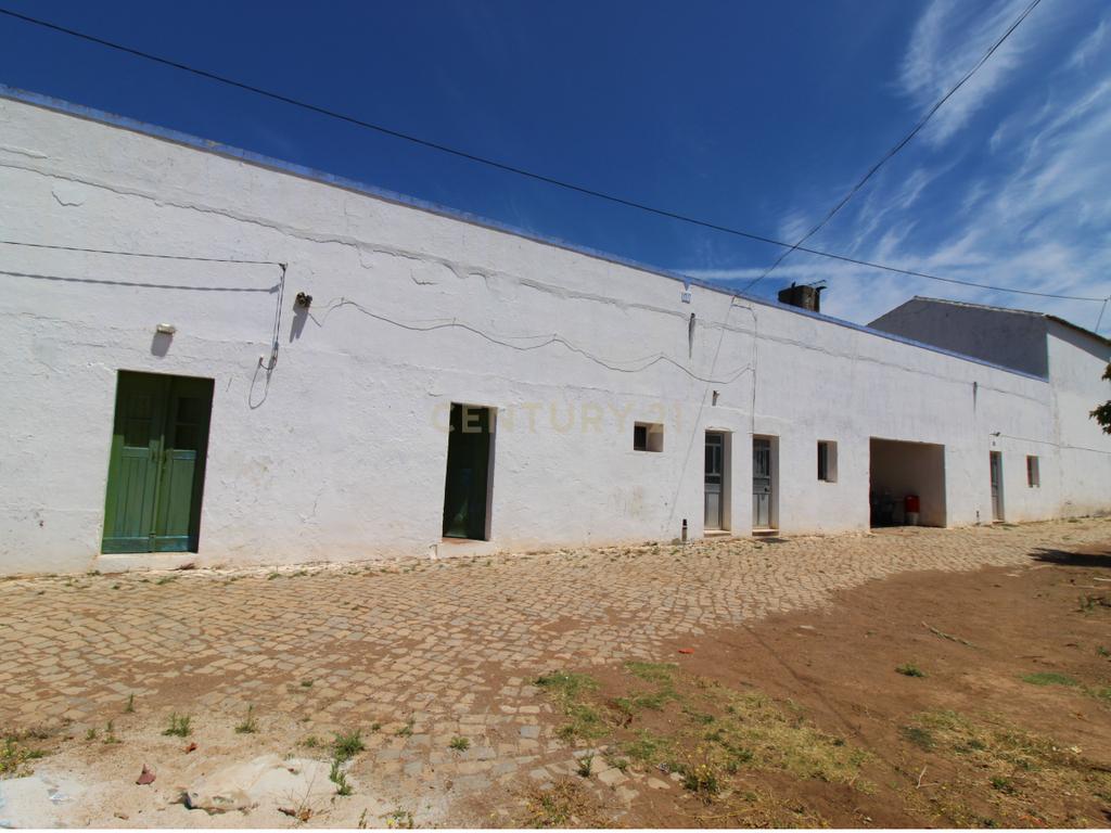 Tavira. Moradia com implantação de 266 m2 e terreno de 14,5 ha, em Almargem. - Image 7