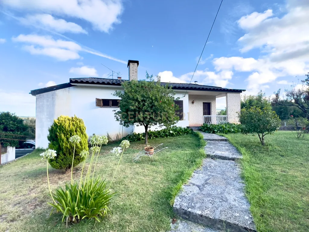 MORADIA T4 -ANSIÃO- com ARMAZÉM, anexos e 1ha terreno - Image 1