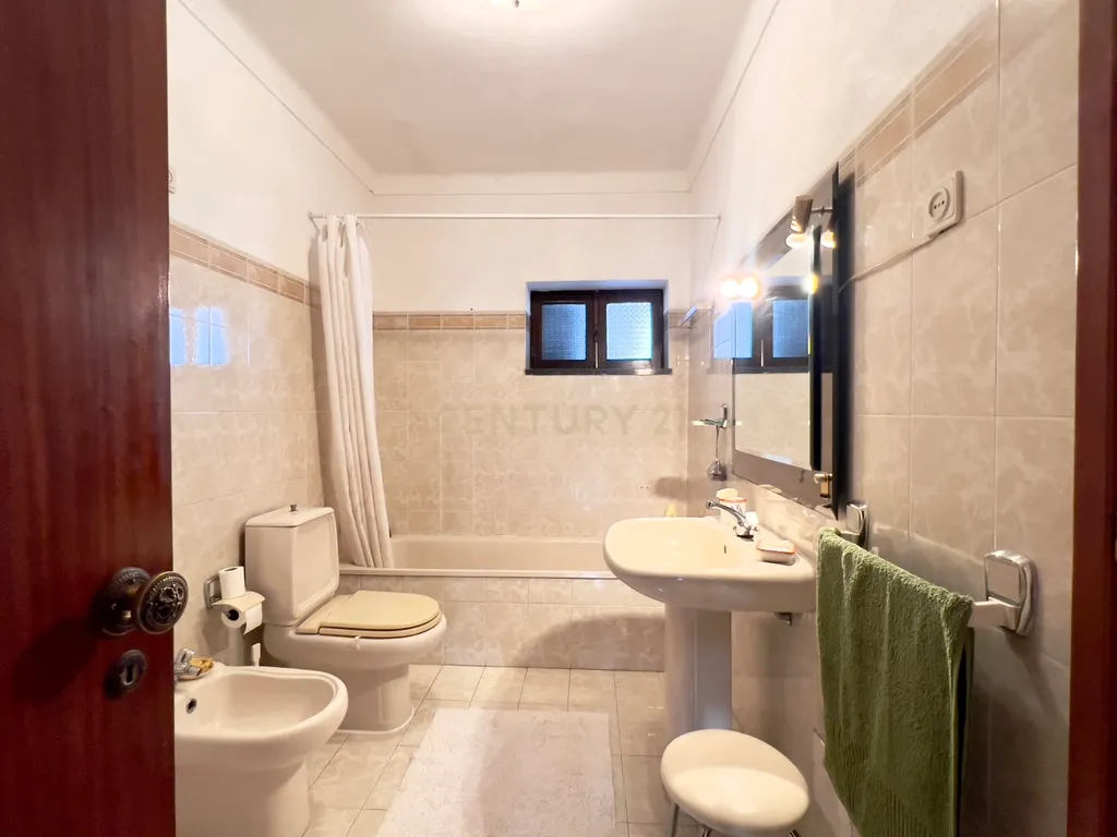 MORADIA T4 -ANSIÃO- com ARMAZÉM, anexos e 1ha terreno - Image 19