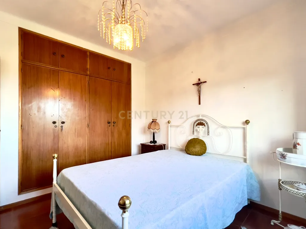 MORADIA T4 -ANSIÃO- com ARMAZÉM, anexos e 1ha terreno - Image 17