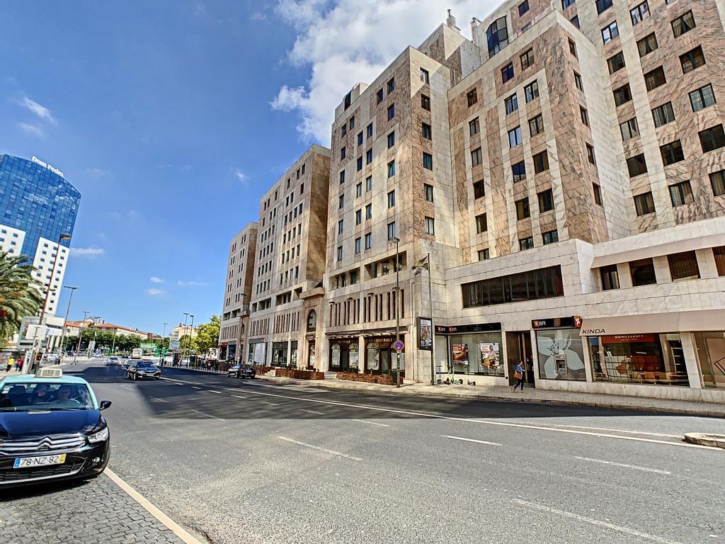 Espaço Comercial - Loja - 628 m2 nas Amoreiras - Image 2