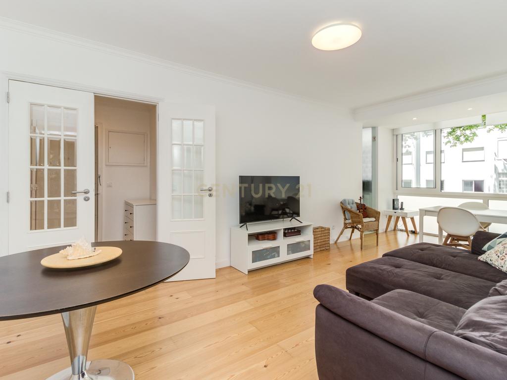 Apartamento T4 São João do Estoril - Image 2