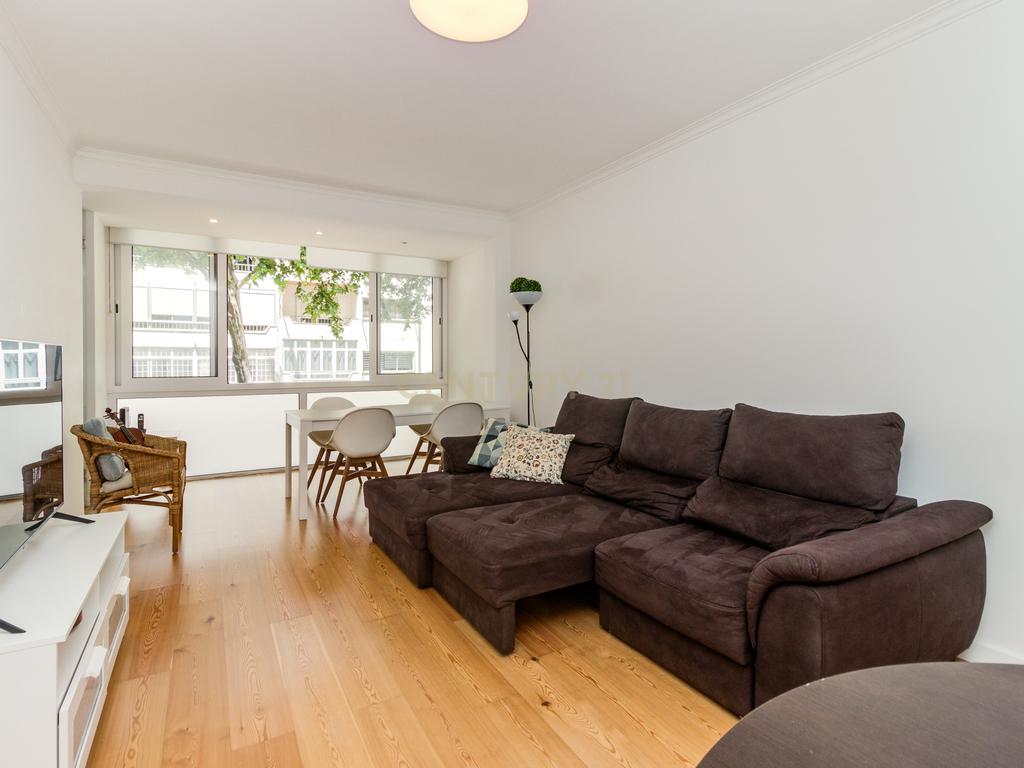 Apartamento T4 São João do Estoril - Image 1