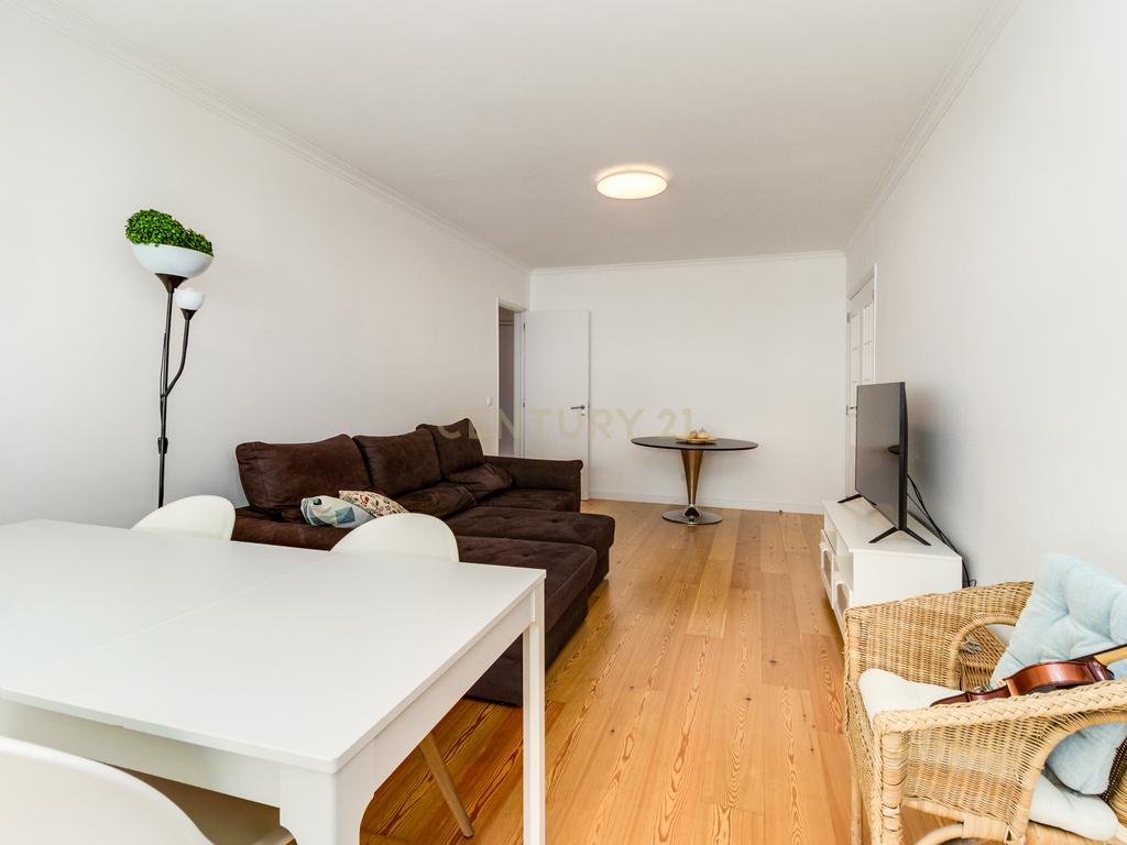 Apartamento T4 São João do Estoril - Image 3