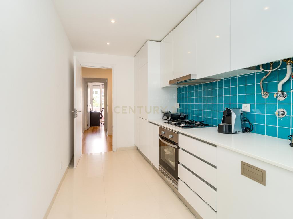 Apartamento T4 São João do Estoril - Image 8