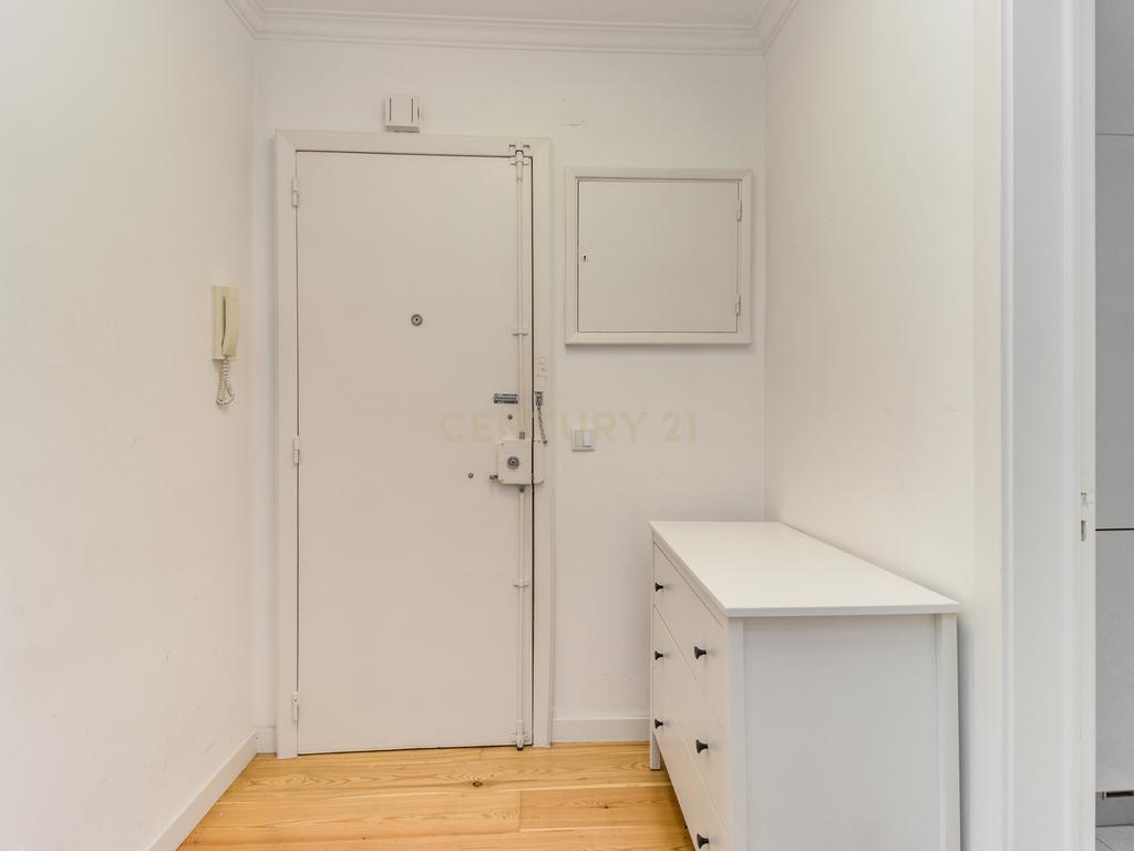 Apartamento T4 São João do Estoril - Image 9