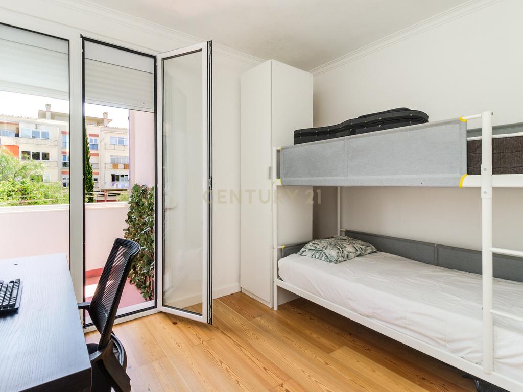 Apartamento T4 São João do Estoril - Image 12