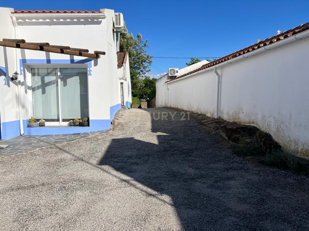 Moradia Térrea com Terreno de 950 m² a Apenas 8 km de Évora - Image 42