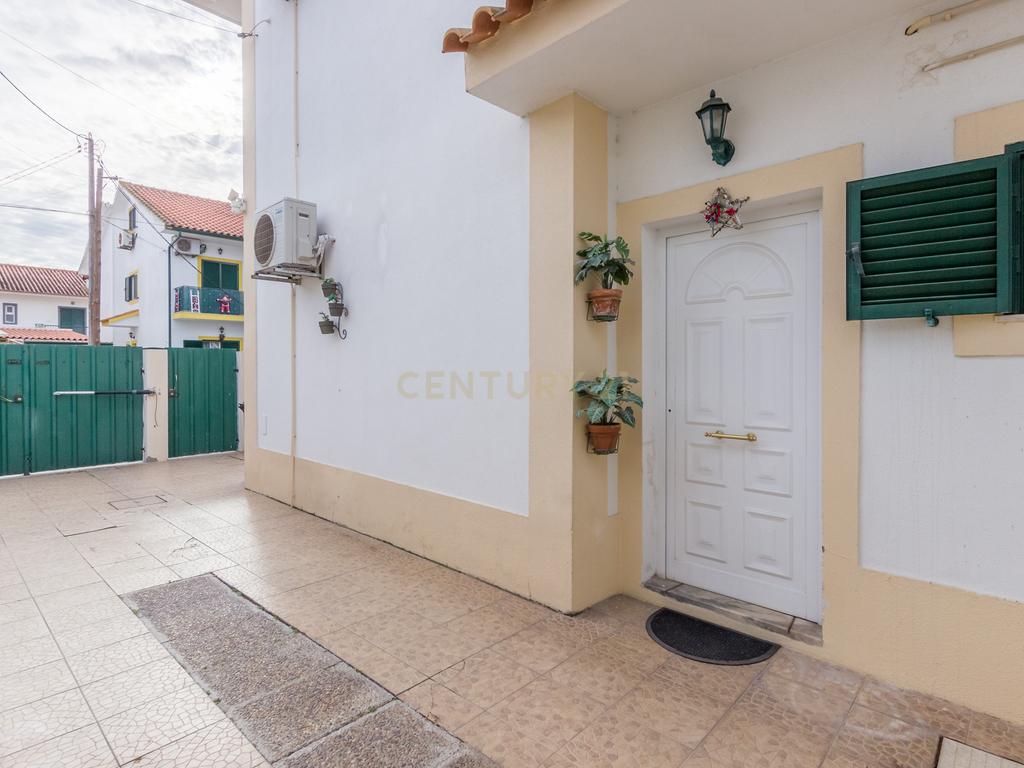 Quinta do Conde - Moradia Geminada de 4 assoalhadas - Image 4