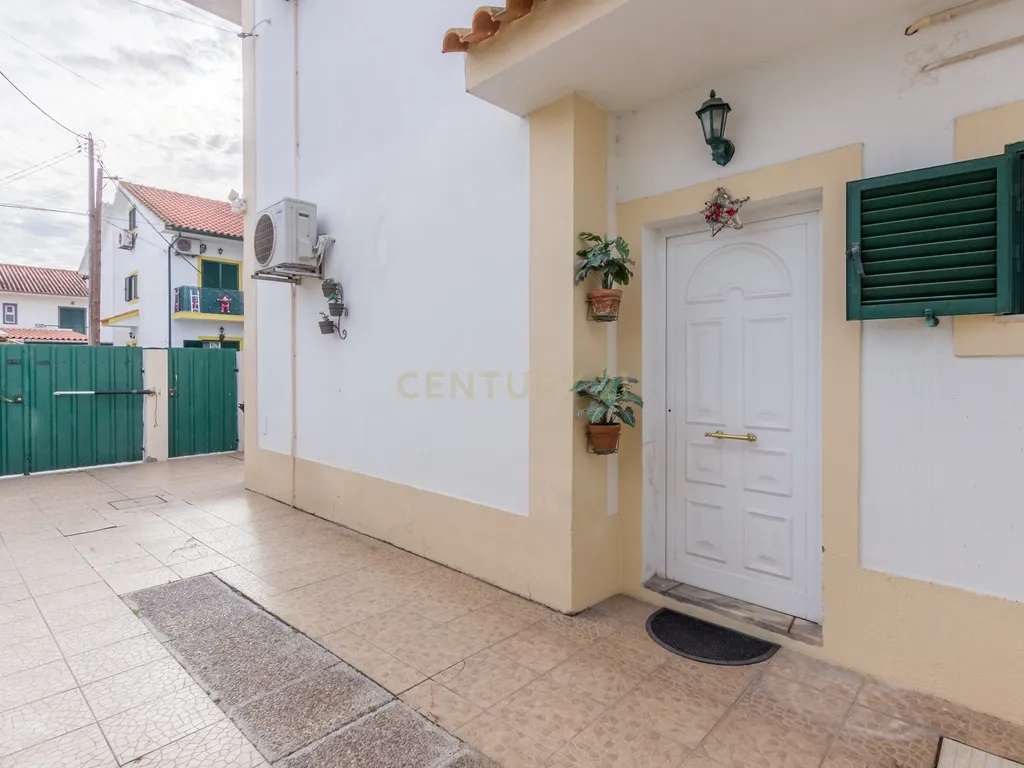 Quinta do Conde - Moradia Geminada de 4 assoalhadas - Image 4