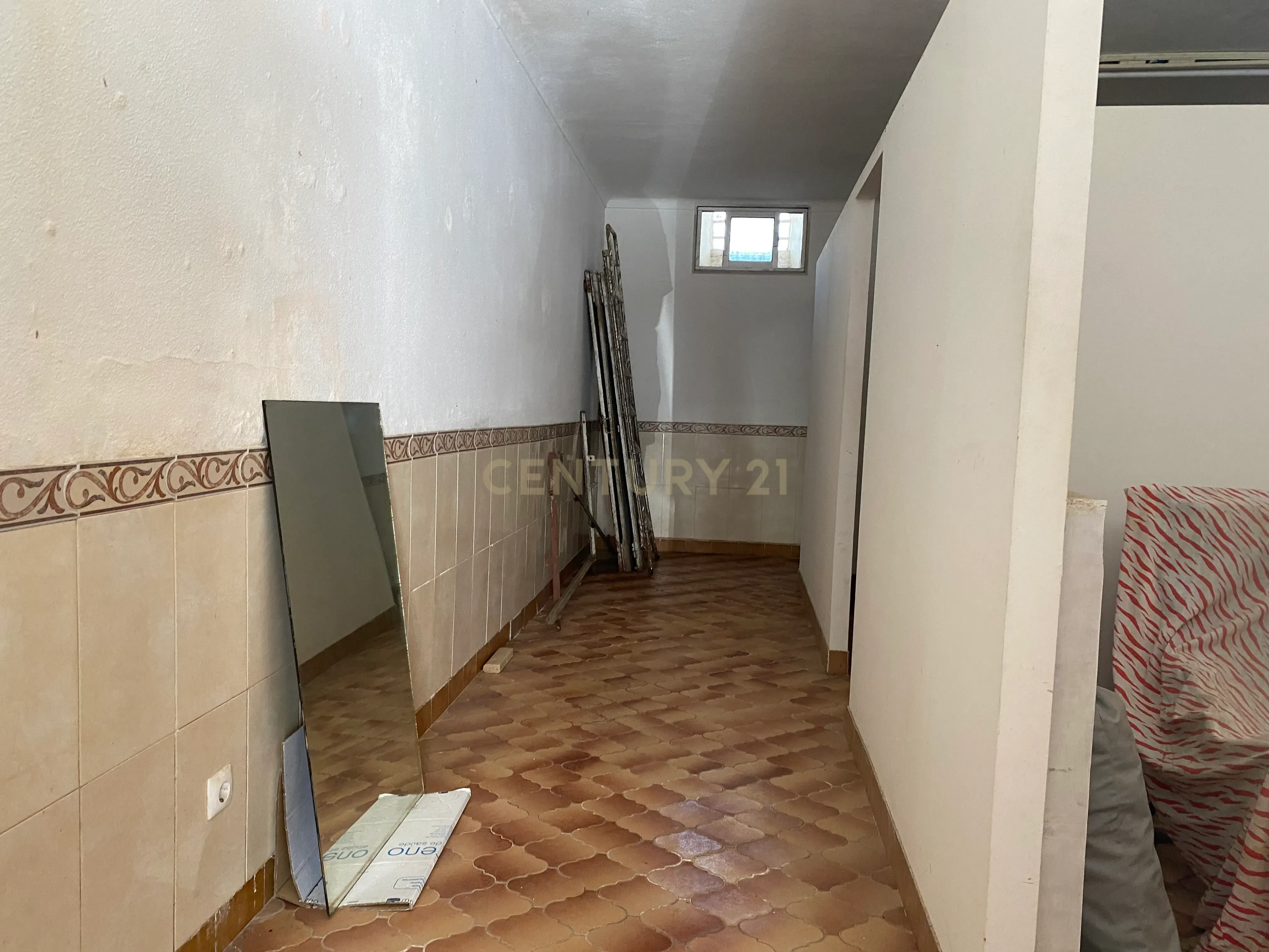 Prédio 2 pisos em zona histórica do miradouro - Image 3