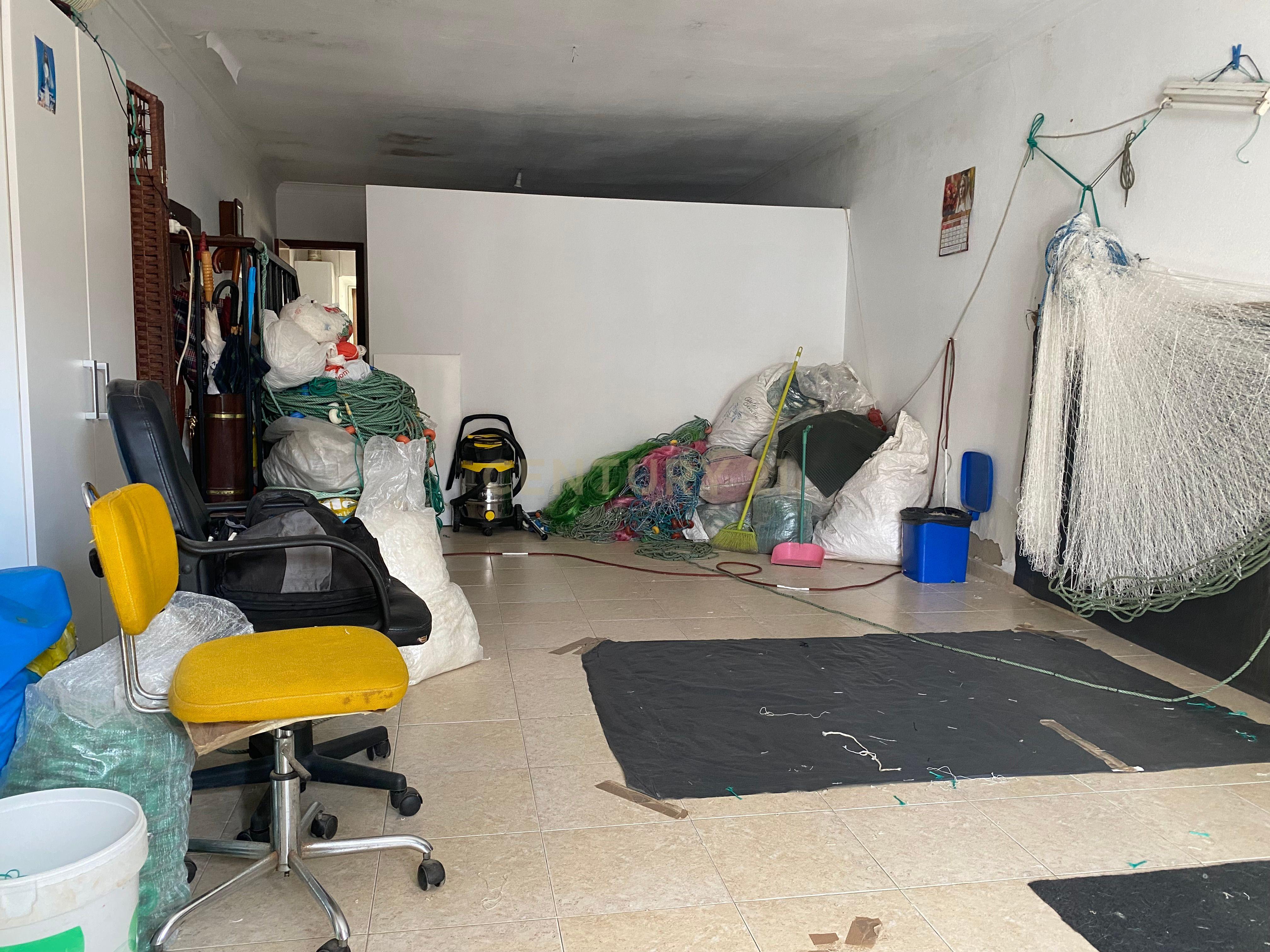 Prédio 2 pisos em zona histórica do miradouro - Image 12