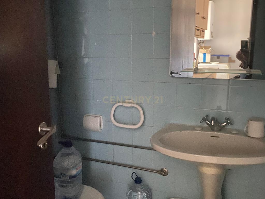 Prédio 2 pisos em zona histórica do miradouro - Image 16