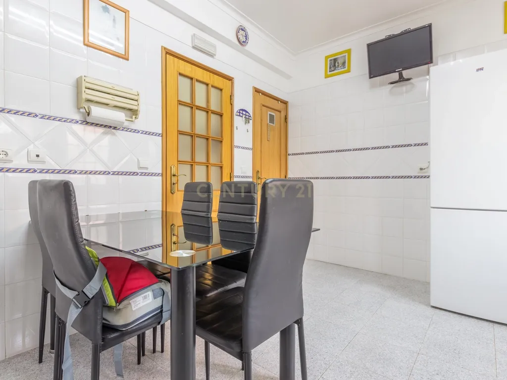 Quinta do Conde - Moradia Geminada de 4 assoalhadas - Image 11