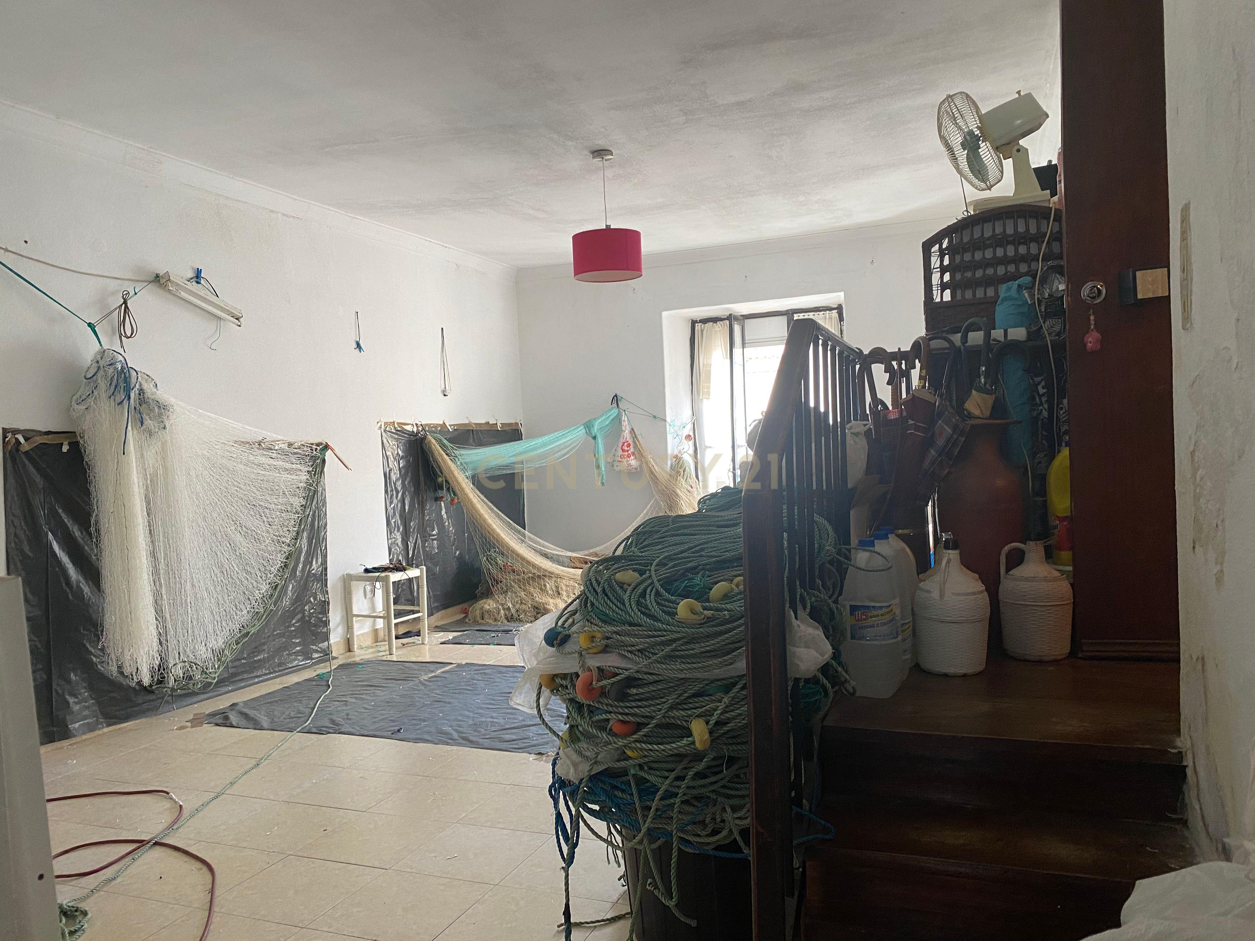 Prédio 2 pisos em zona histórica do miradouro - Image 11