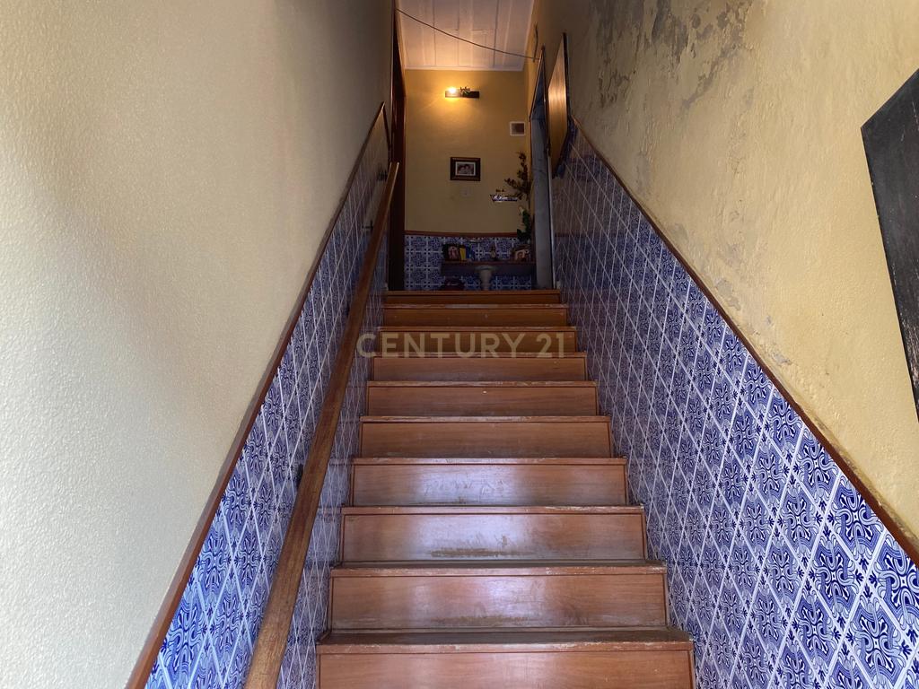 Prédio 2 pisos em zona histórica do miradouro - Image 9