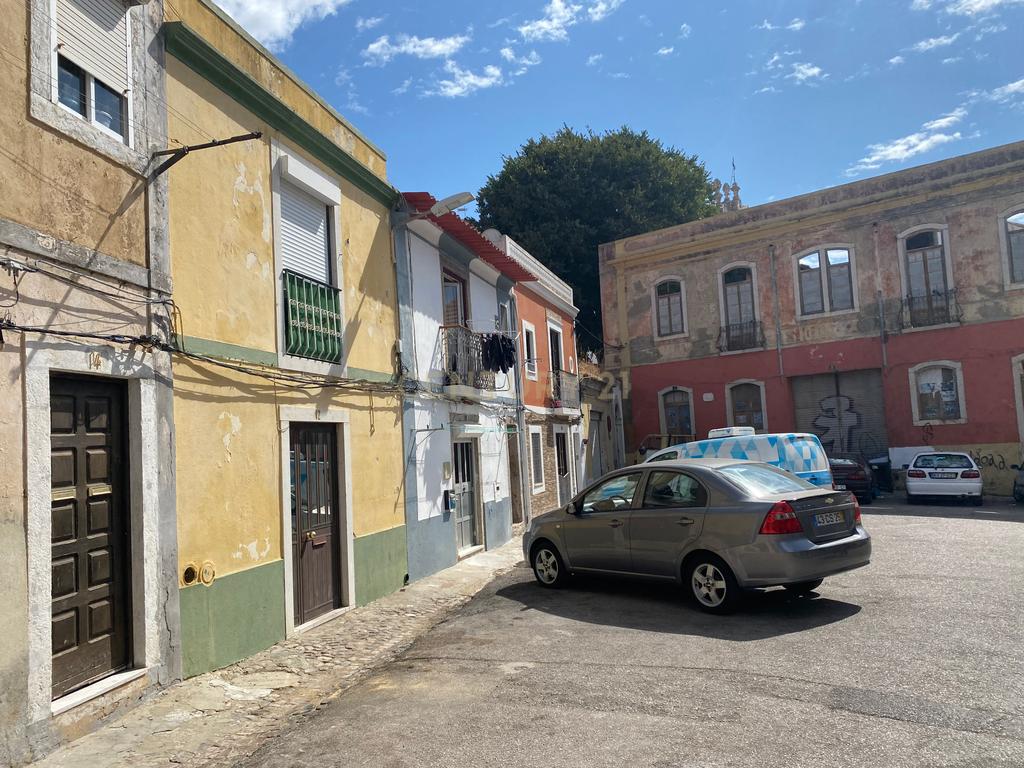 Prédio 2 pisos em zona histórica do miradouro - Image 1