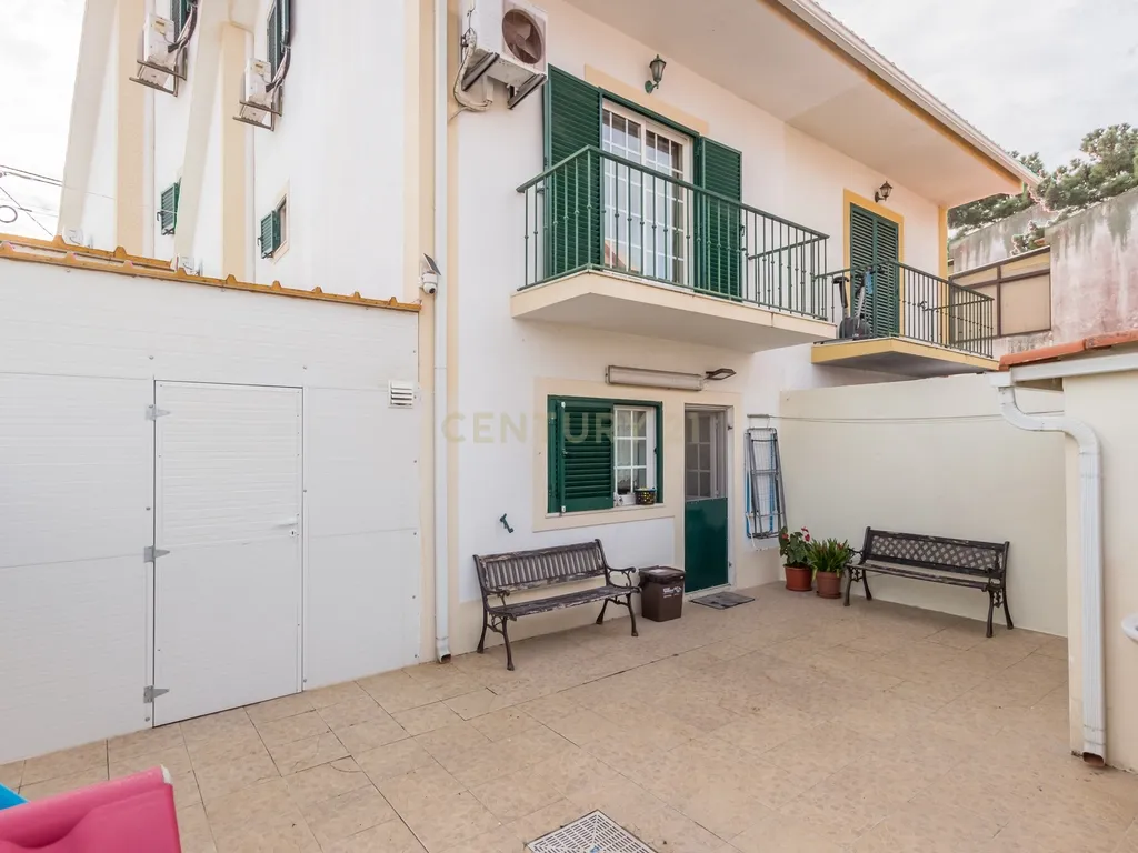 Quinta do Conde - Moradia Geminada de 4 assoalhadas - Image 1