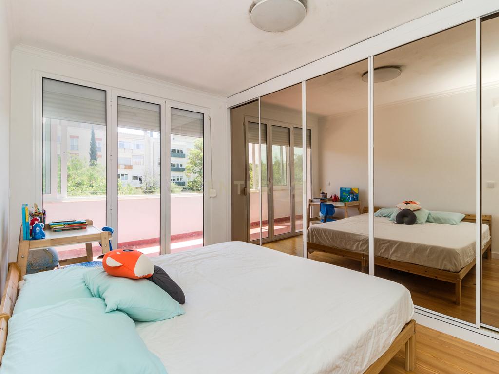 Apartamento T4 São João do Estoril - Image 18